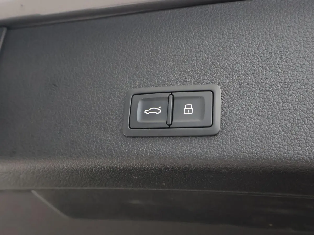 55 95 KWH 408 PK + 21 INCH | LEDER | ADAPTIVE CRUISE | LUCHTVERING | CARPLAY | CAMERA