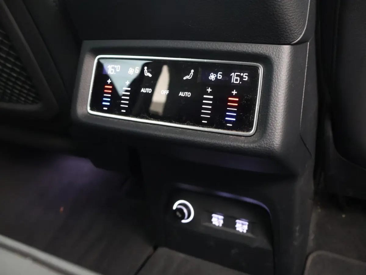 55 95 KWH 408 PK + 21 INCH | LEDER | ADAPTIVE CRUISE | LUCHTVERING | CARPLAY | CAMERA
