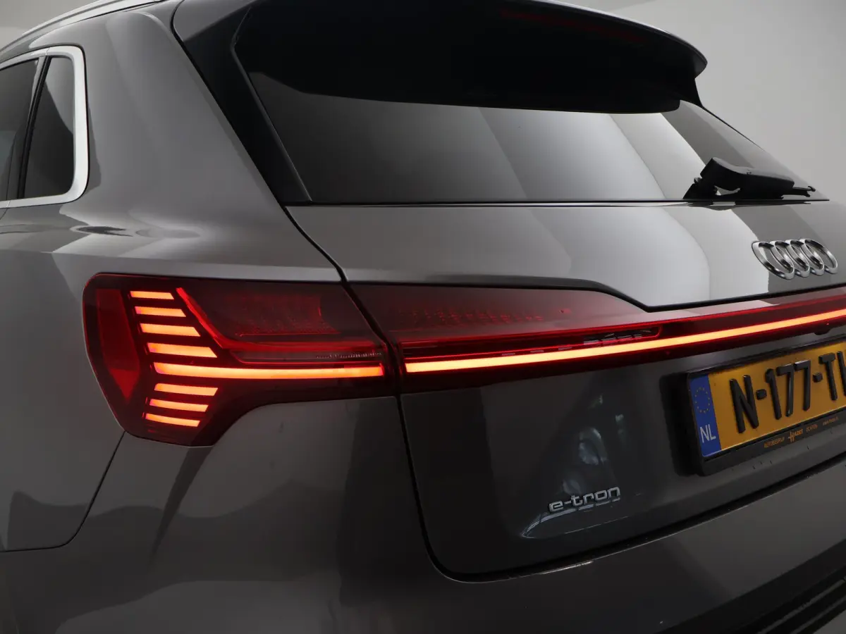 55 95 KWH 408 PK + 21 INCH | LEDER | ADAPTIVE CRUISE | LUCHTVERING | CARPLAY | CAMERA