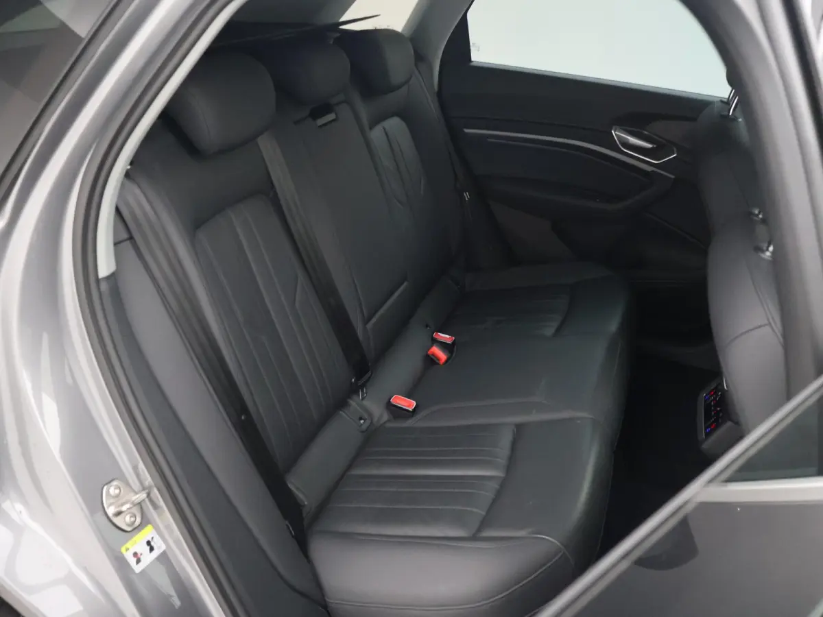 55 95 KWH 408 PK + 21 INCH | LEDER | ADAPTIVE CRUISE | LUCHTVERING | CARPLAY | CAMERA
