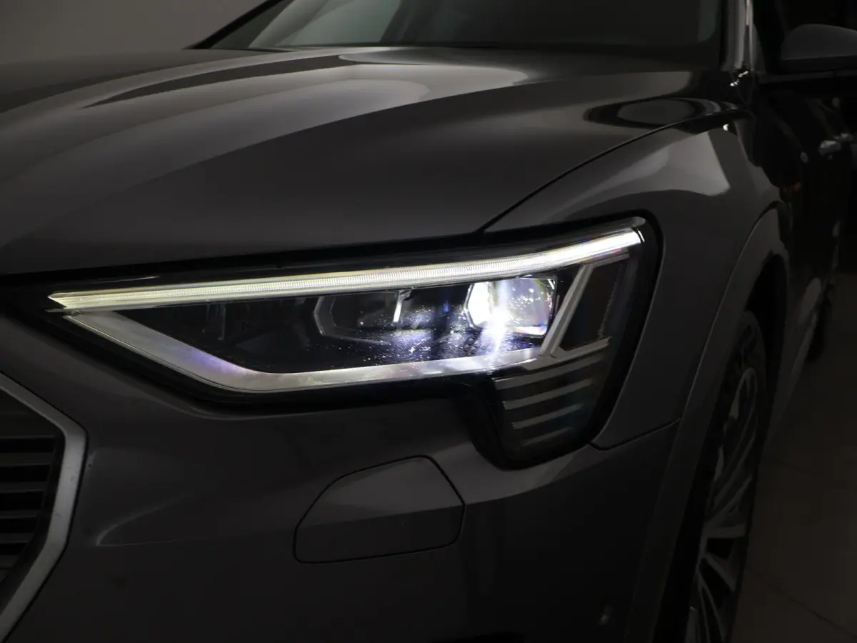 55 95 KWH 408 PK + 21 INCH | LEDER | ADAPTIVE CRUISE | LUCHTVERING | CARPLAY | CAMERA