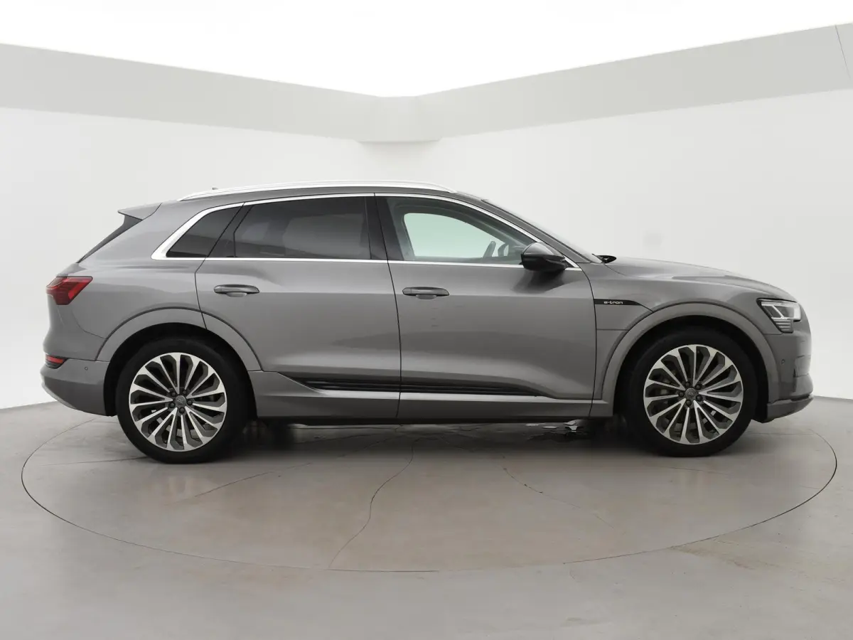 55 95 KWH 408 PK + 21 INCH | LEDER | ADAPTIVE CRUISE | LUCHTVERING | CARPLAY | CAMERA