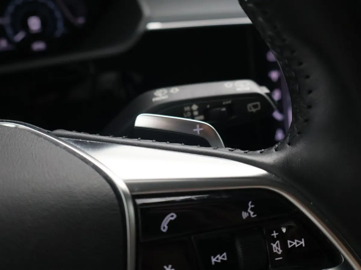 55 95 KWH 408 PK + 21 INCH | LEDER | ADAPTIVE CRUISE | LUCHTVERING | CARPLAY | CAMERA