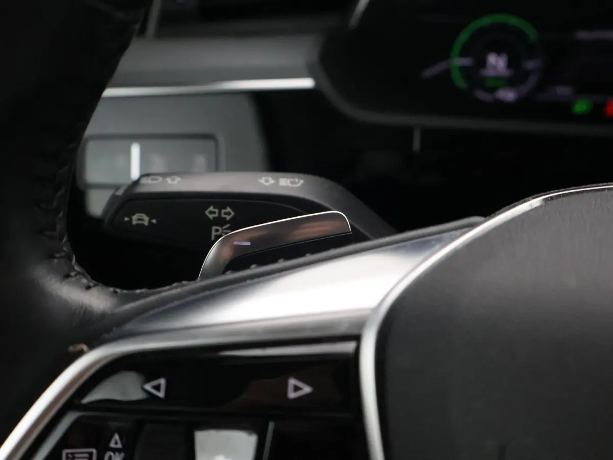 55 95 KWH 408 PK + 21 INCH | LEDER | ADAPTIVE CRUISE | LUCHTVERING | CARPLAY | CAMERA