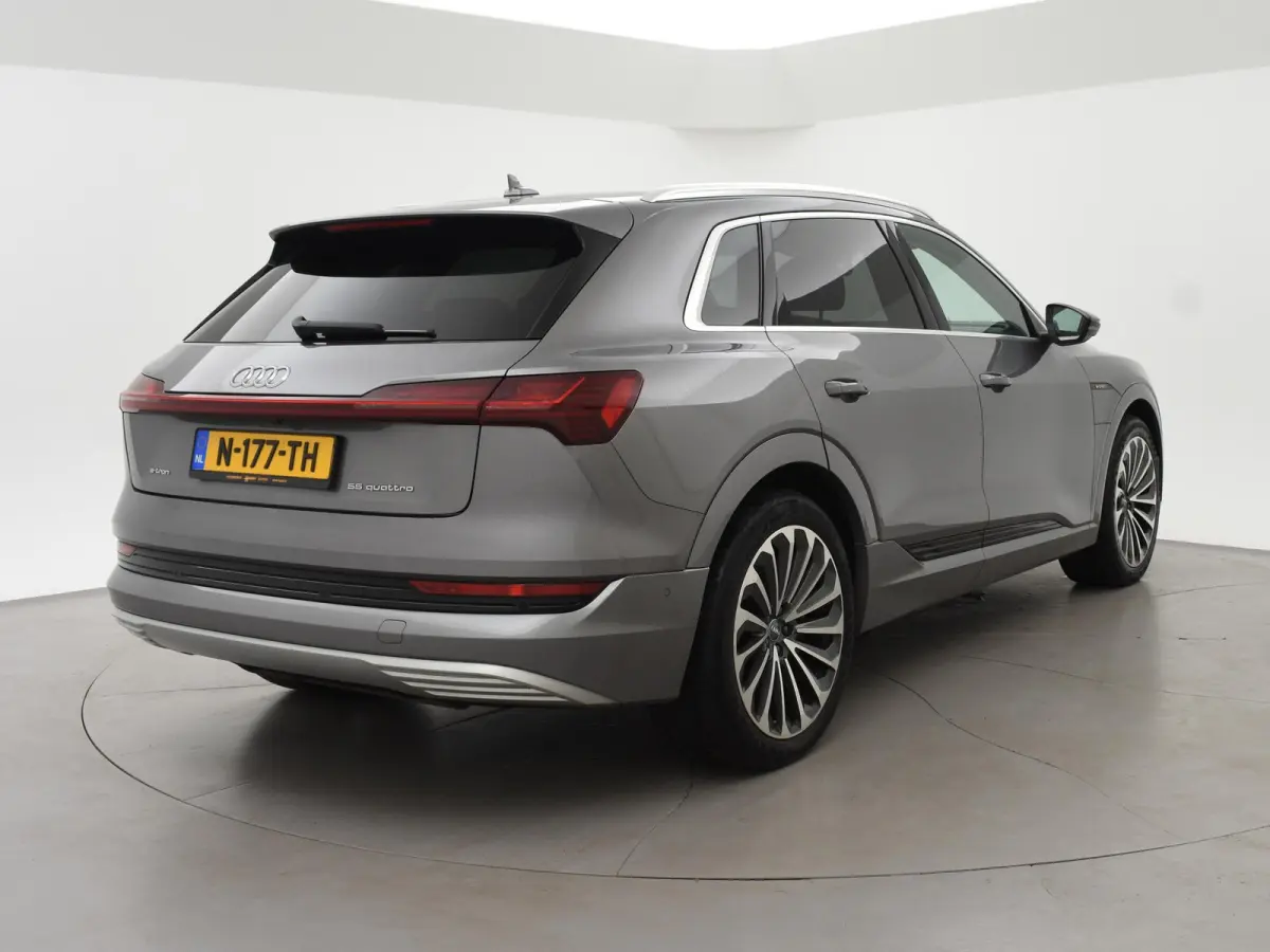 55 95 KWH 408 PK + 21 INCH | LEDER | ADAPTIVE CRUISE | LUCHTVERING | CARPLAY | CAMERA