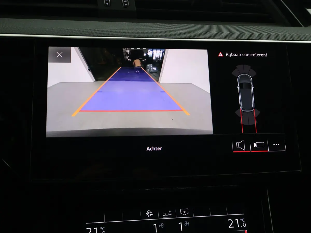 55 95 KWH 408 PK + 21 INCH | LEDER | ADAPTIVE CRUISE | LUCHTVERING | CARPLAY | CAMERA