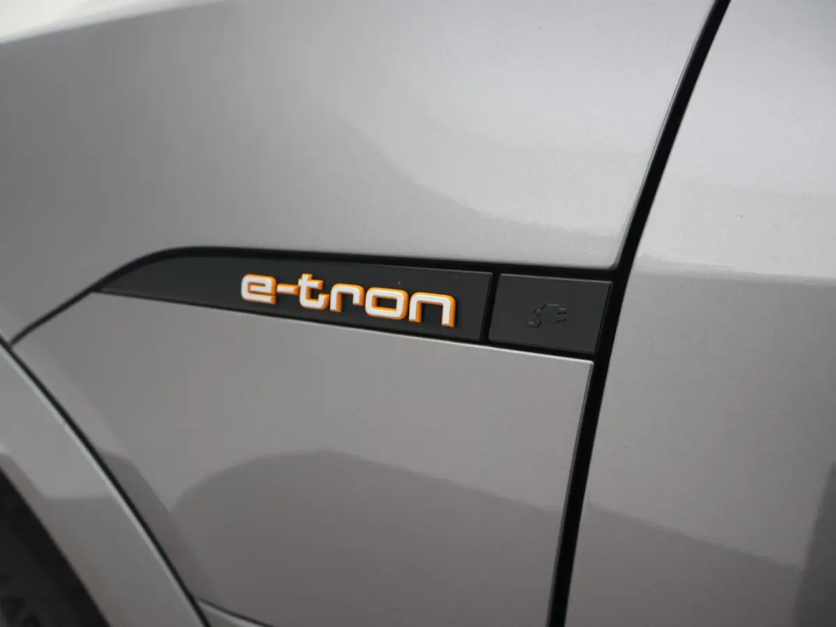 55 95 KWH 408 PK + 21 INCH | LEDER | ADAPTIVE CRUISE | LUCHTVERING | CARPLAY | CAMERA