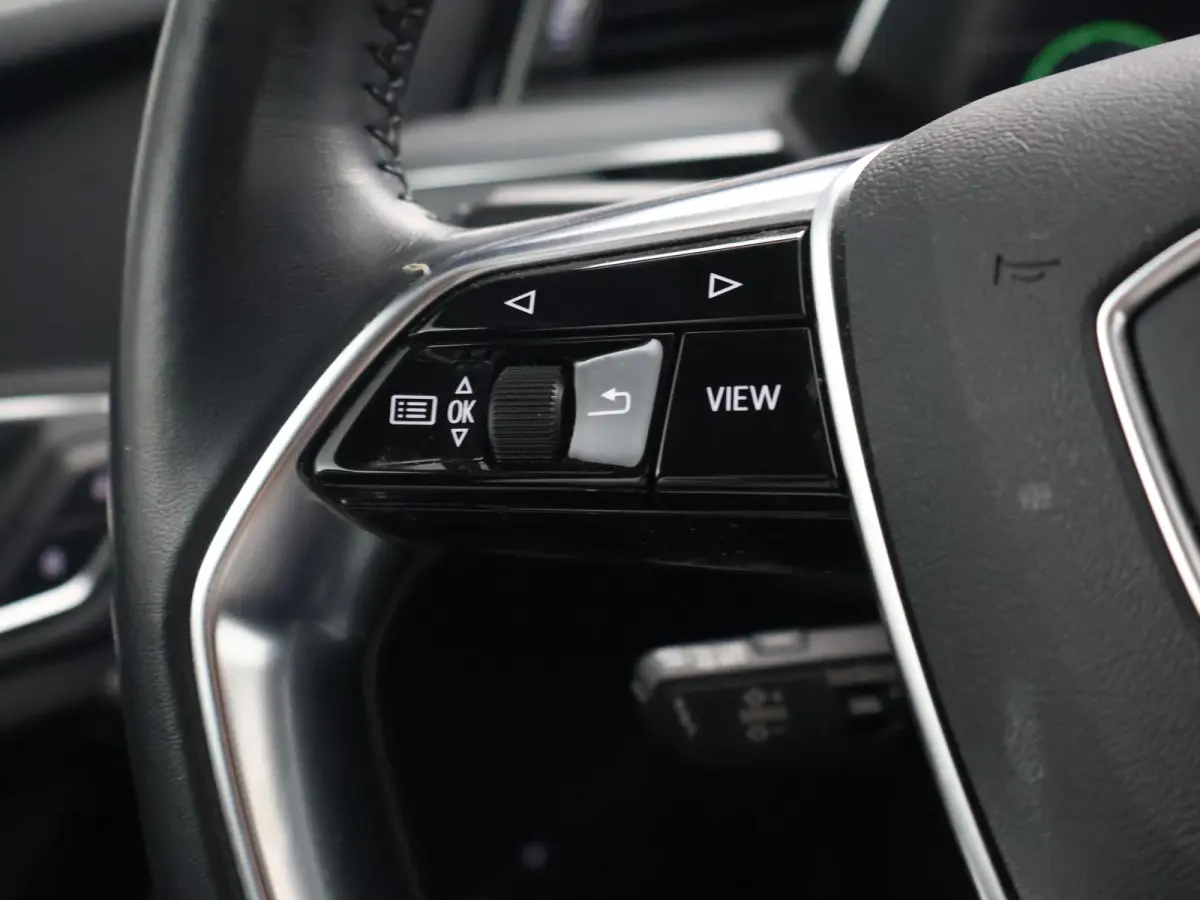55 95 KWH 408 PK + 21 INCH | LEDER | ADAPTIVE CRUISE | LUCHTVERING | CARPLAY | CAMERA