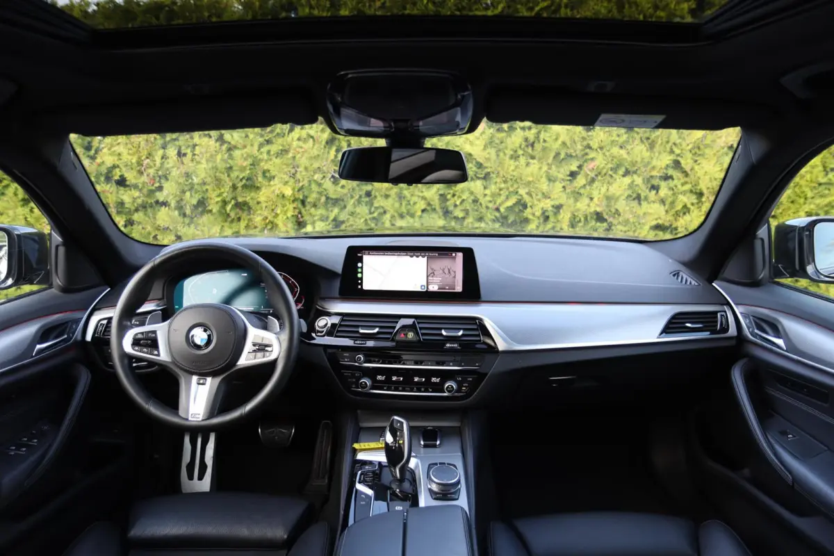 530i xDrive High Executive | PANO | HUD | ACC | 360° | ACHTERASBESTURING | DISPLAY KEY