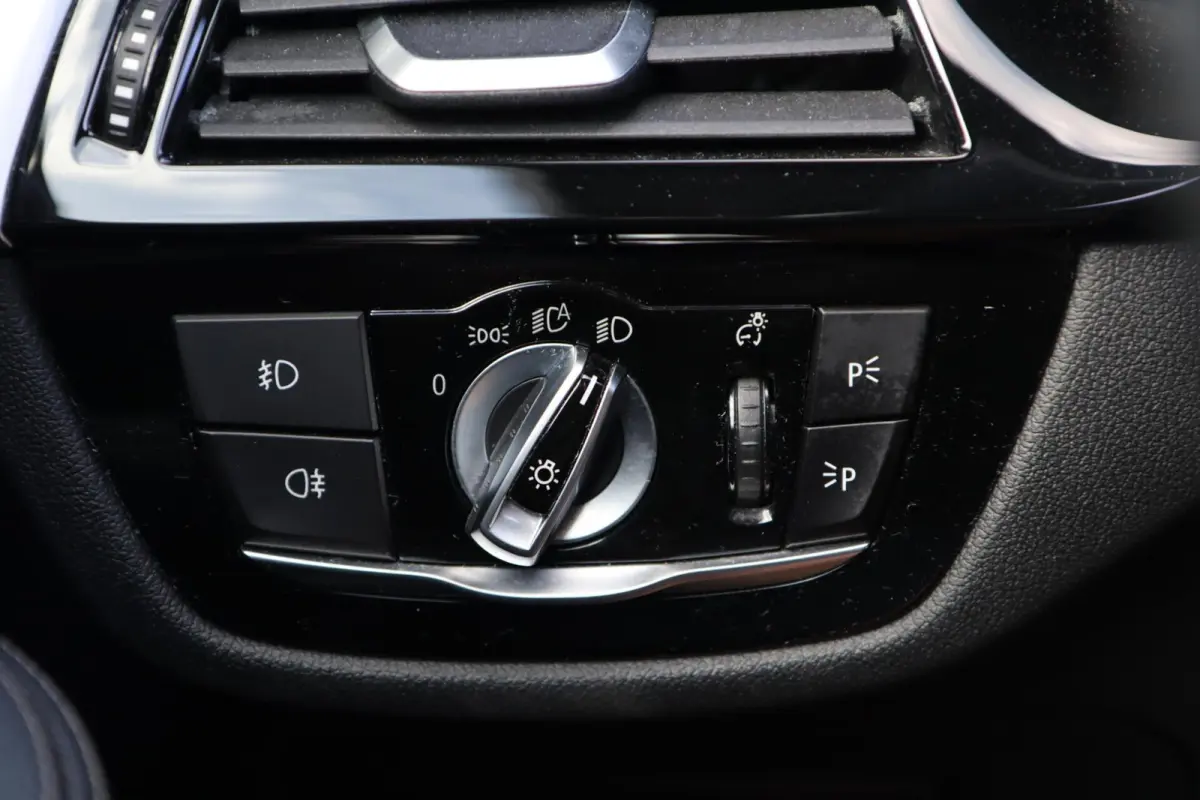 530i xDrive High Executive | PANO | HUD | ACC | 360° | ACHTERASBESTURING | DISPLAY KEY