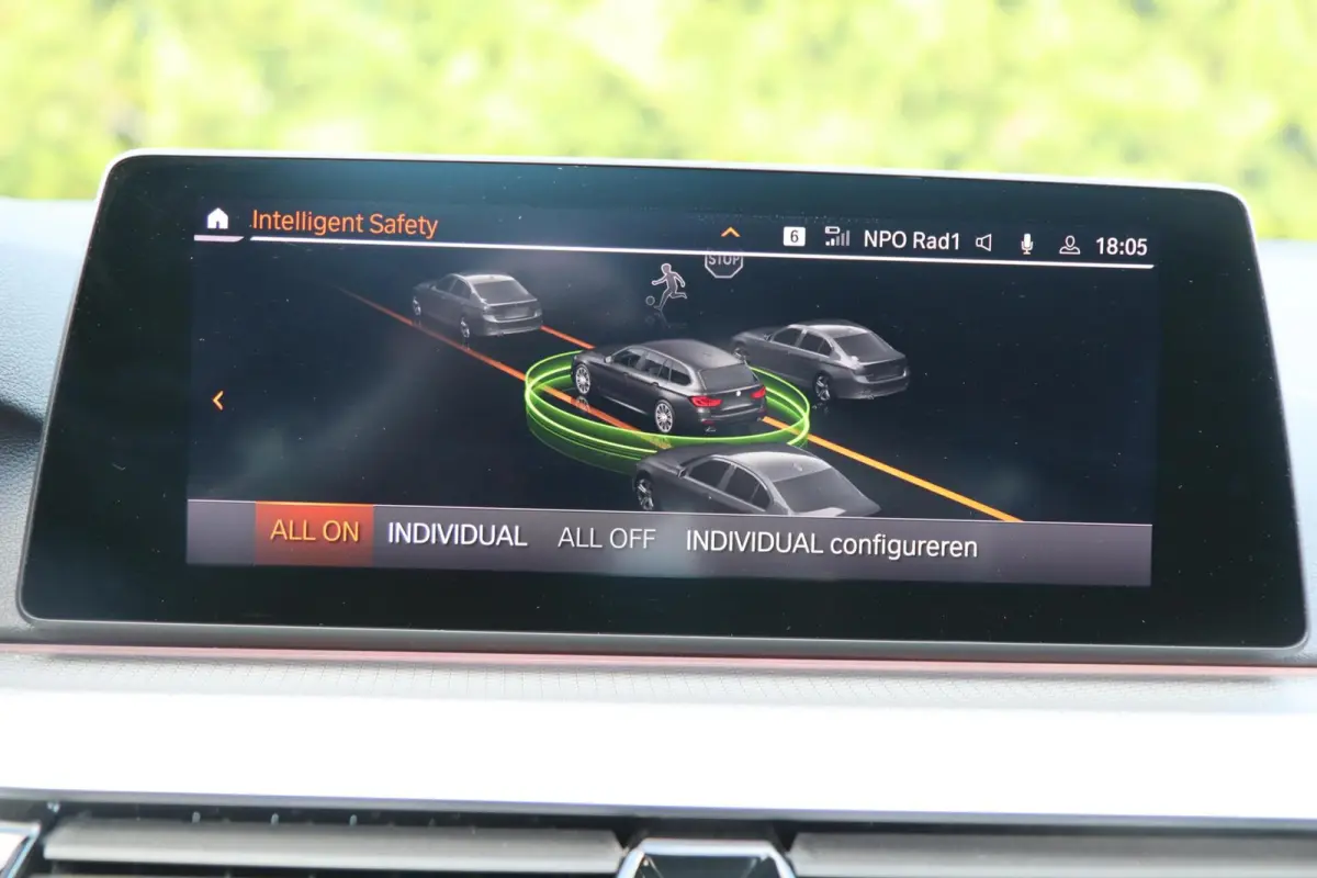 530i xDrive High Executive | PANO | HUD | ACC | 360° | ACHTERASBESTURING | DISPLAY KEY