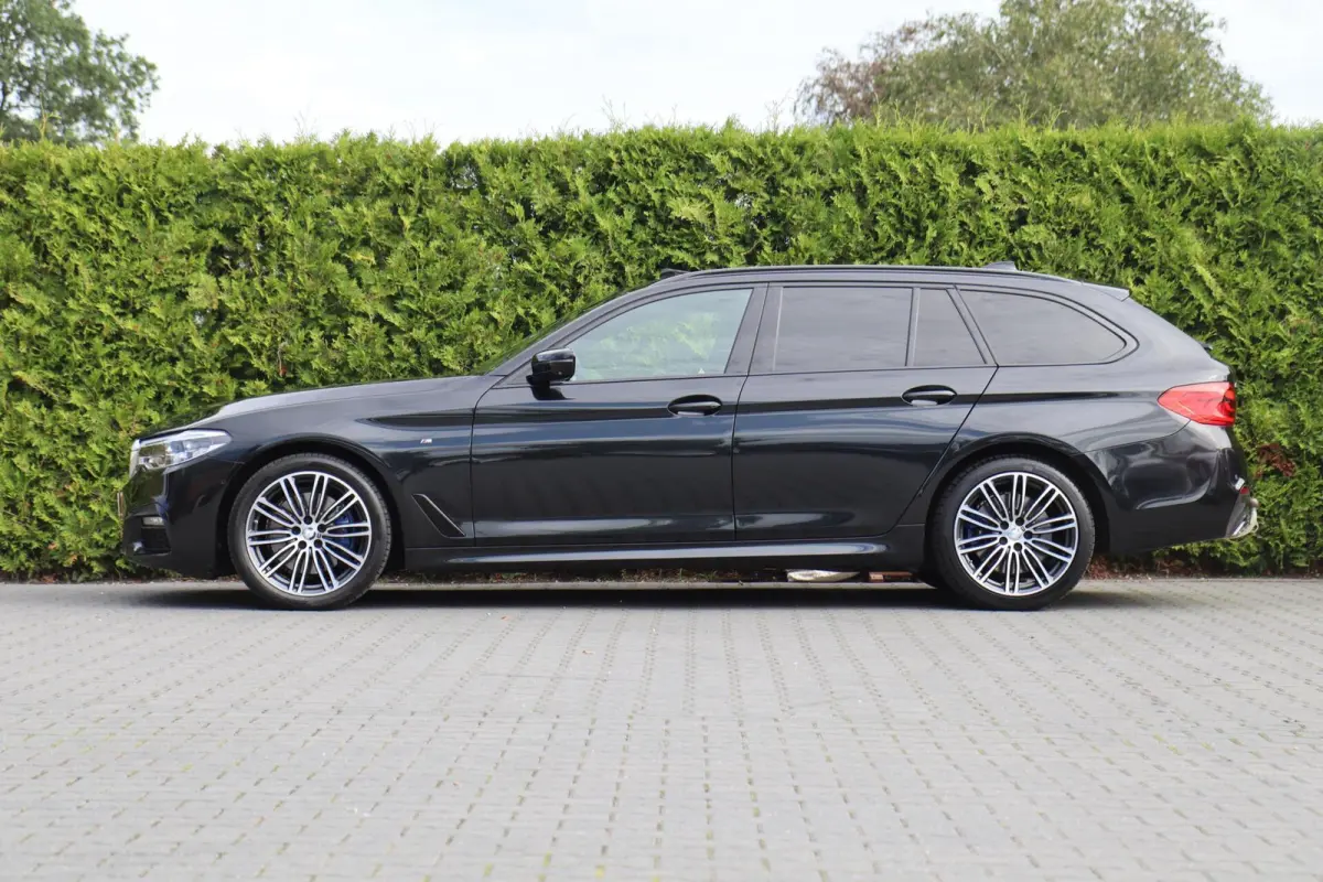 530i xDrive High Executive | PANO | HUD | ACC | 360° | ACHTERASBESTURING | DISPLAY KEY