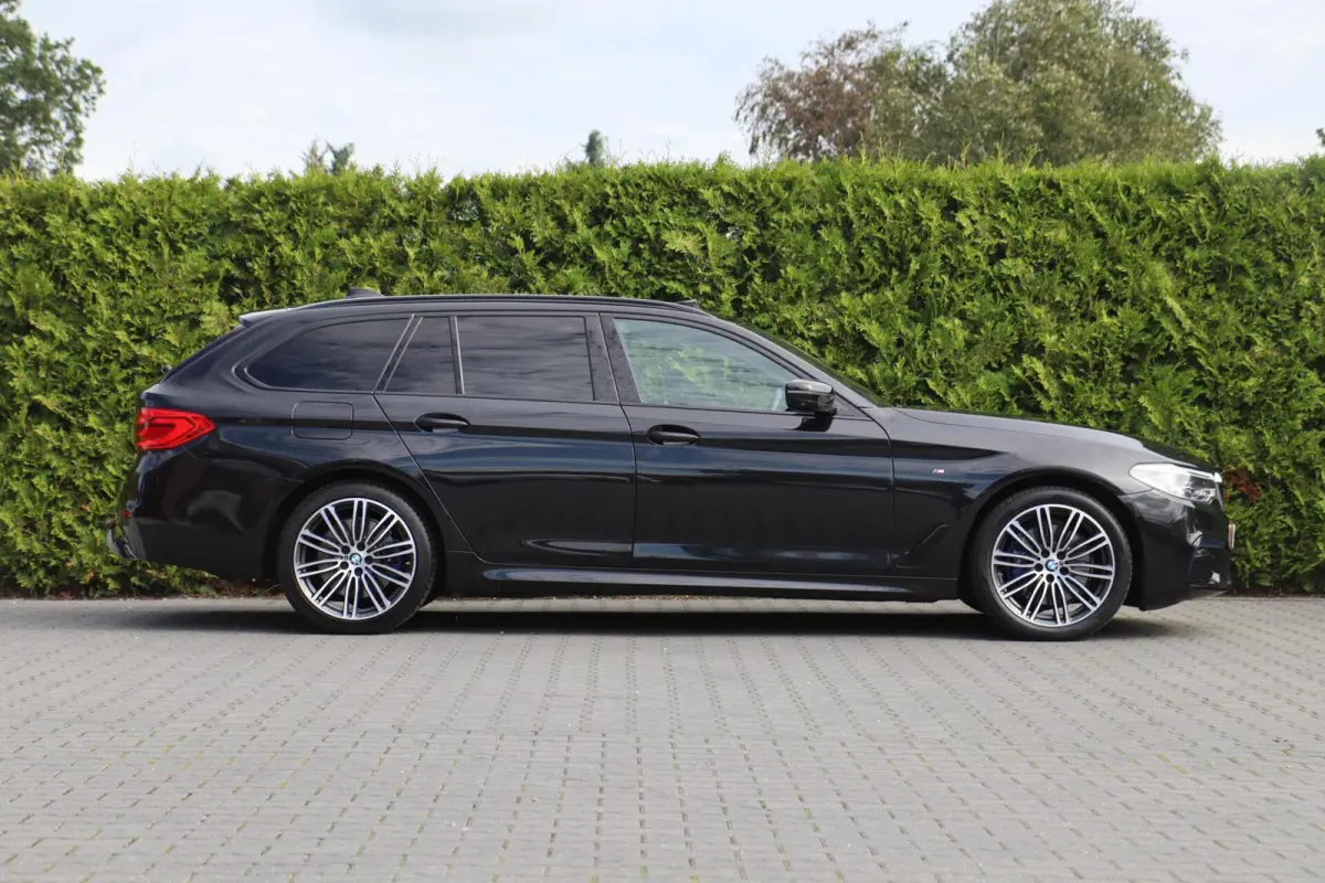 530i xDrive High Executive | PANO | HUD | ACC | 360° | ACHTERASBESTURING | DISPLAY KEY