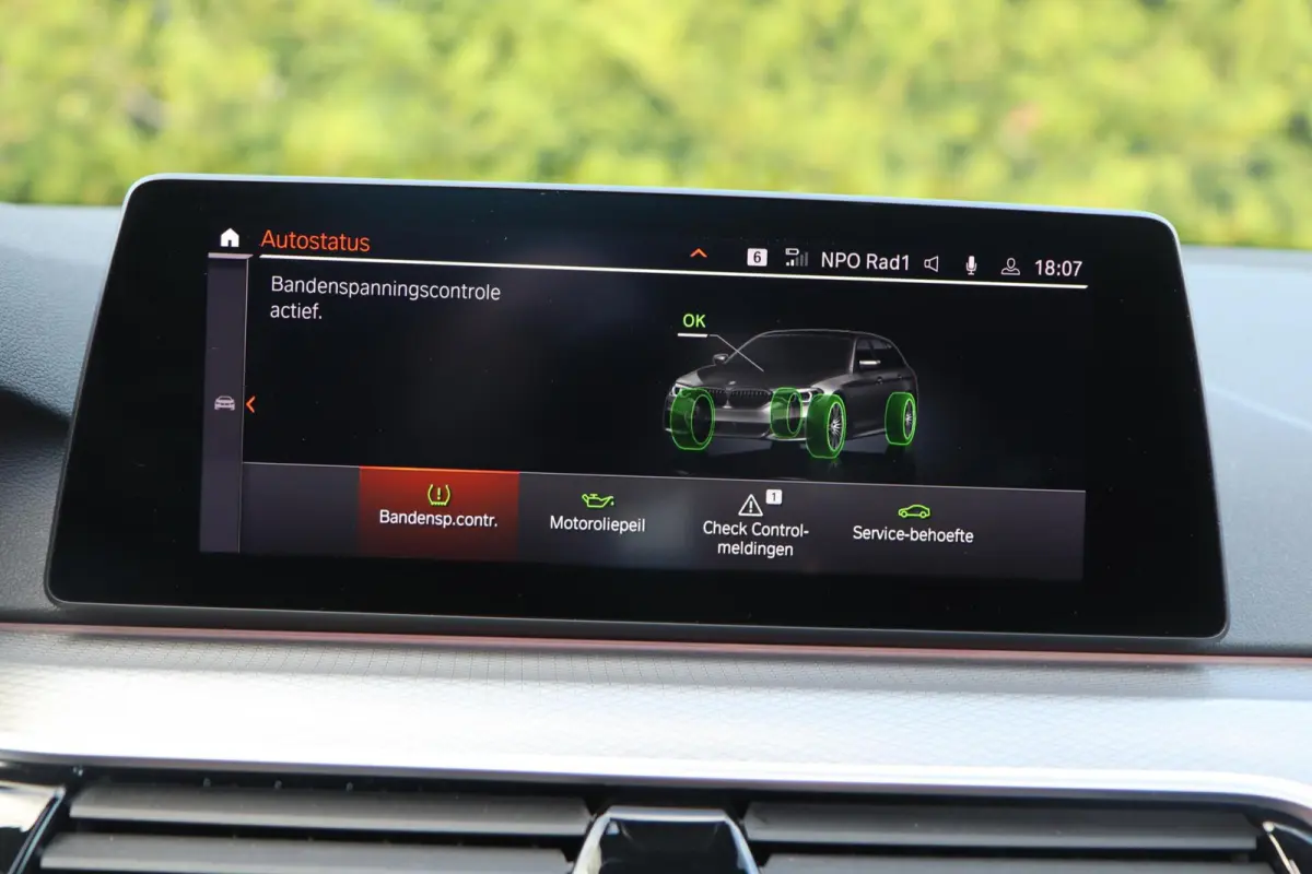 530i xDrive High Executive | PANO | HUD | ACC | 360° | ACHTERASBESTURING | DISPLAY KEY