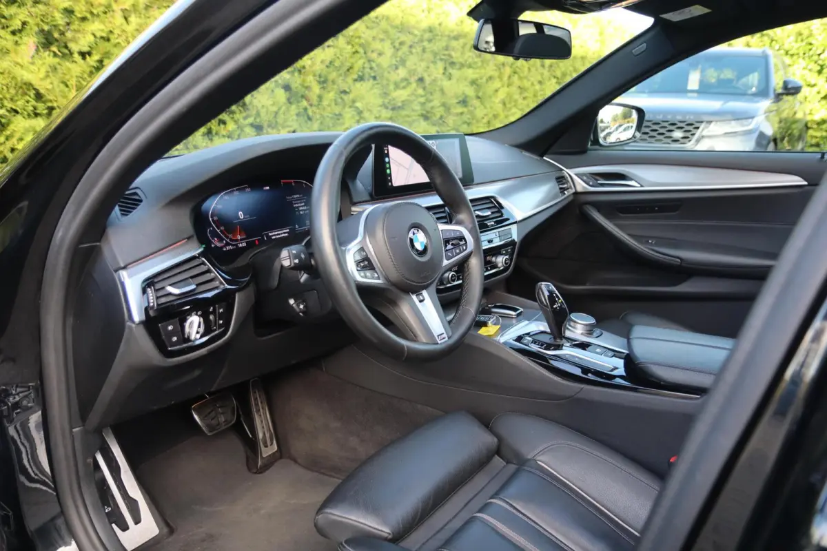 530i xDrive High Executive | PANO | HUD | ACC | 360° | ACHTERASBESTURING | DISPLAY KEY