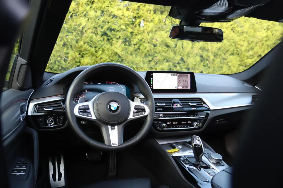 530i xDrive High Executive | PANO | HUD | ACC | 360° | ACHTERASBESTURING | DISPLAY KEY