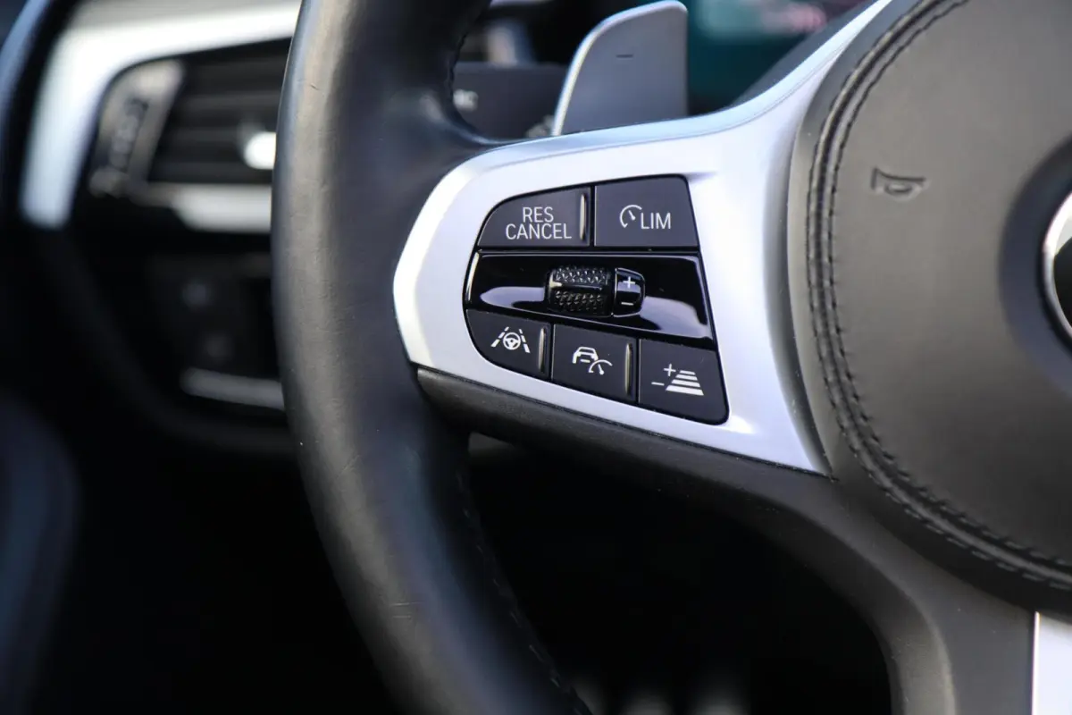 530i xDrive High Executive | PANO | HUD | ACC | 360° | ACHTERASBESTURING | DISPLAY KEY