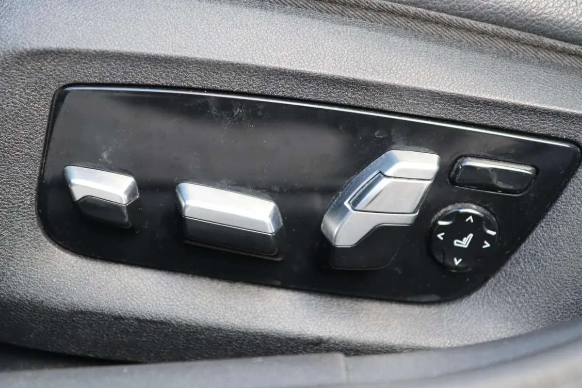 530i xDrive High Executive | PANO | HUD | ACC | 360° | ACHTERASBESTURING | DISPLAY KEY