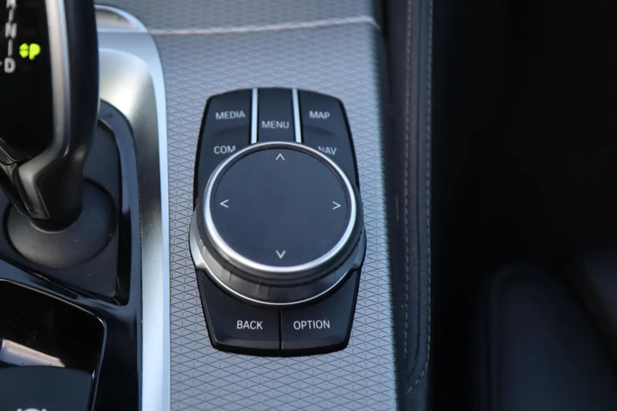 530i xDrive High Executive | PANO | HUD | ACC | 360° | ACHTERASBESTURING | DISPLAY KEY