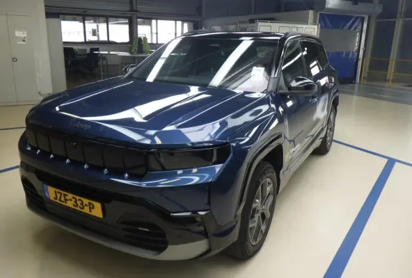 1.2 e-Hybrid First Edition | Tot 8 Jaar Garantie | Panoramadak | Elektrische Stoelverstelling | Elektrische Achterklep | Keyless | Camera | Stoel & Stuurverwarming |
