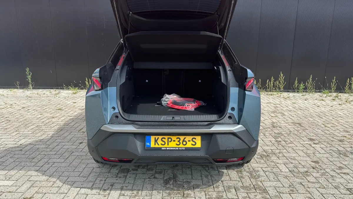 GT | Adaptieve cruise control met Stop&Go functie | Elektrische parkeerrem | Extra getinte achterste zijruiten en achterruit