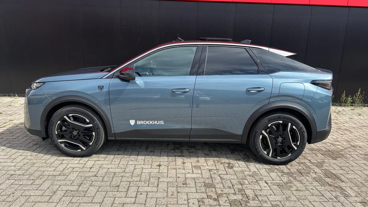 GT | Adaptieve cruise control met Stop&Go functie | Elektrische parkeerrem | Extra getinte achterste zijruiten en achterruit