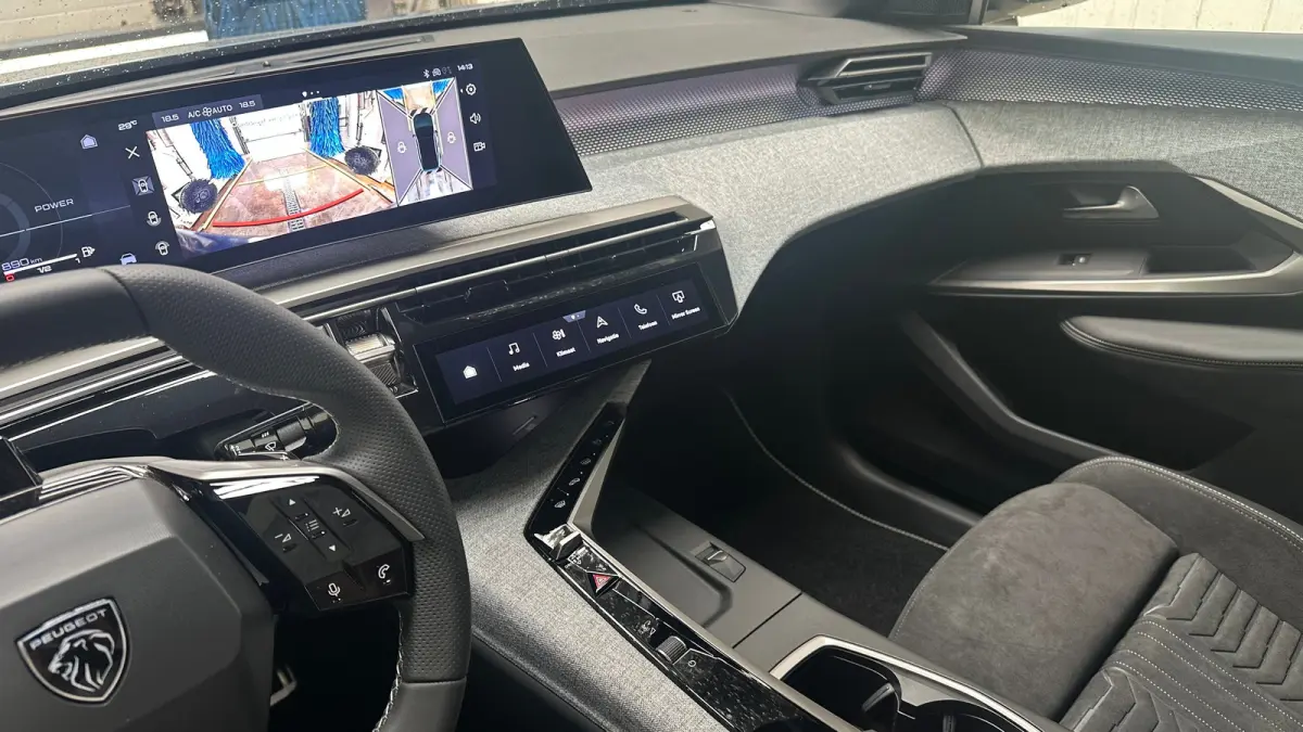 GT | Adaptieve cruise control met Stop&Go functie | Elektrische parkeerrem | Extra getinte achterste zijruiten en achterruit