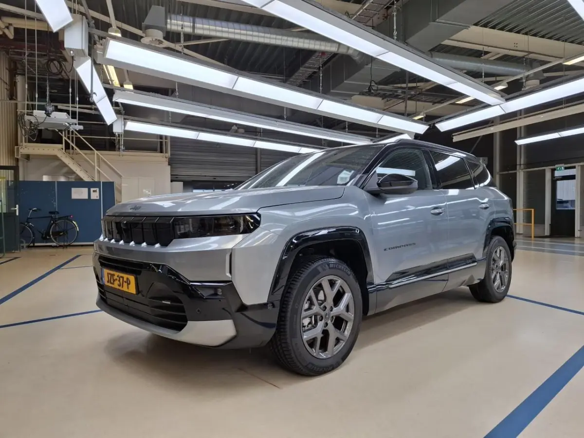 1.2 e-Hybrid Summit | Tot 8 Jaar Garantie | Panoramadak | Elektrische Stoelverstelling | Elektrische Achterklep | Keyless | Camera | Stoel & Stuurverwarming | Focal Sound |