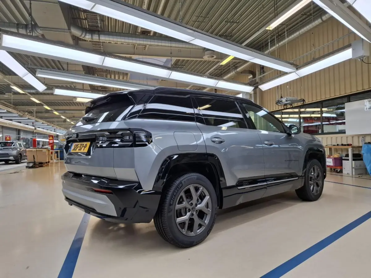 1.2 e-Hybrid Summit | Tot 8 Jaar Garantie | Panoramadak | Elektrische Stoelverstelling | Elektrische Achterklep | Keyless | Camera | Stoel & Stuurverwarming | Focal Sound |