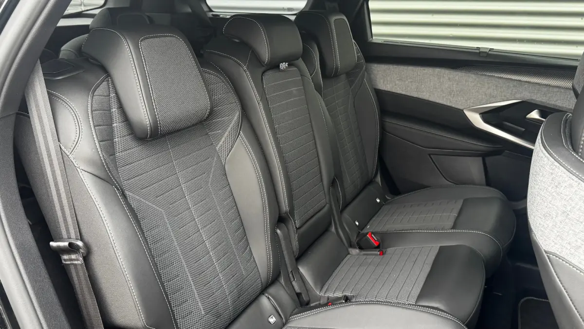 1.2 HYBRID 145PK 7-ZITS GT AUTOMAAT / NAVI / LEDER / CLIMA / FULL-LED / 19" LMV / KEYLESS / CAMERA / ADAPT. CRUISECONTROL / WINTERPAKKET / NIEUWSTAAT !!