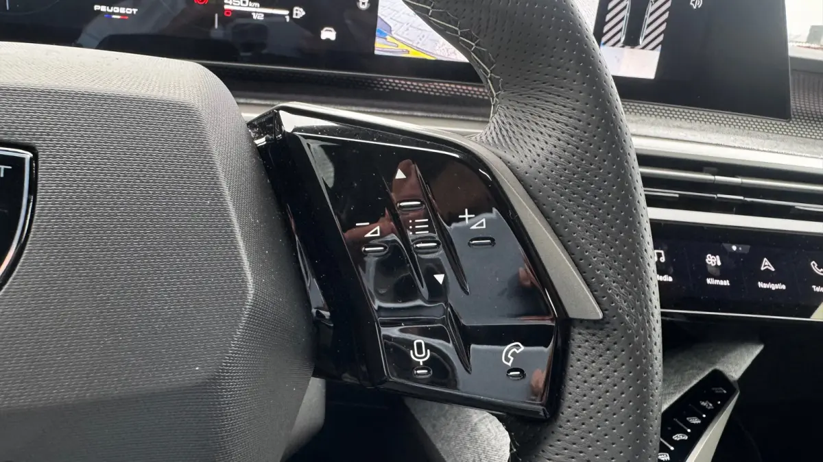 1.2 HYBRID 145PK 7-ZITS GT AUTOMAAT / NAVI / LEDER / CLIMA / FULL-LED / 19" LMV / KEYLESS / CAMERA / ADAPT. CRUISECONTROL / WINTERPAKKET / NIEUWSTAAT !!