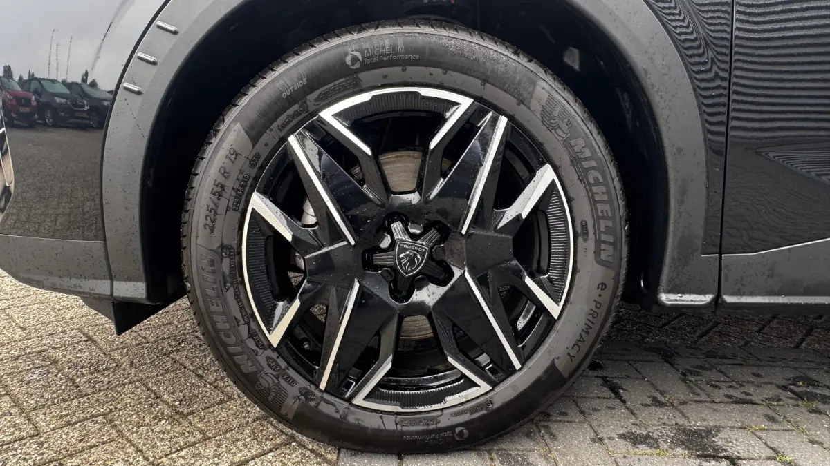 1.2 HYBRID 145PK 7-ZITS GT AUTOMAAT / NAVI / LEDER / CLIMA / FULL-LED / 19" LMV / KEYLESS / CAMERA / ADAPT. CRUISECONTROL / WINTERPAKKET / NIEUWSTAAT !!