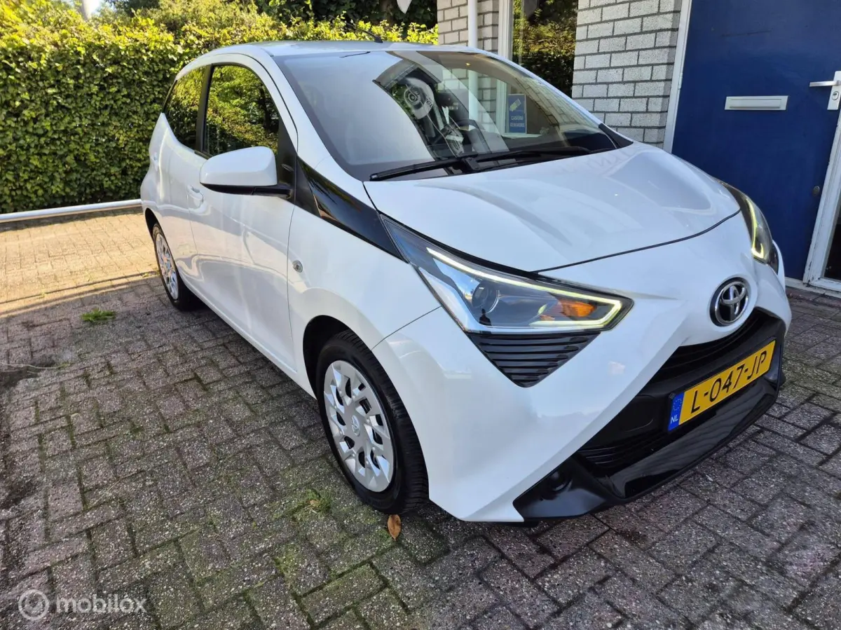 1.0 VVT-i 5drs Carplay/Camera/Cruise/Airco/LED!