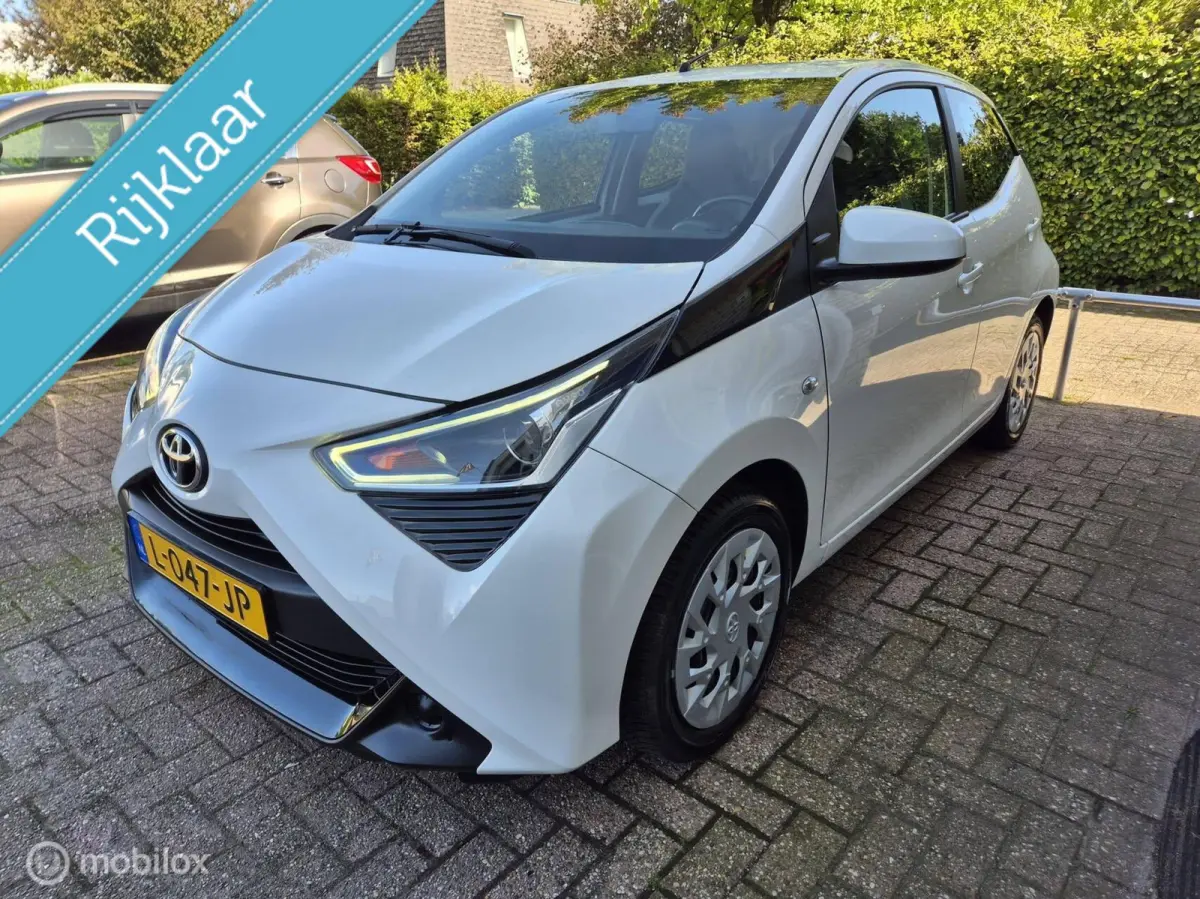 1.0 VVT-i 5drs Carplay/Camera/Cruise/Airco/LED!