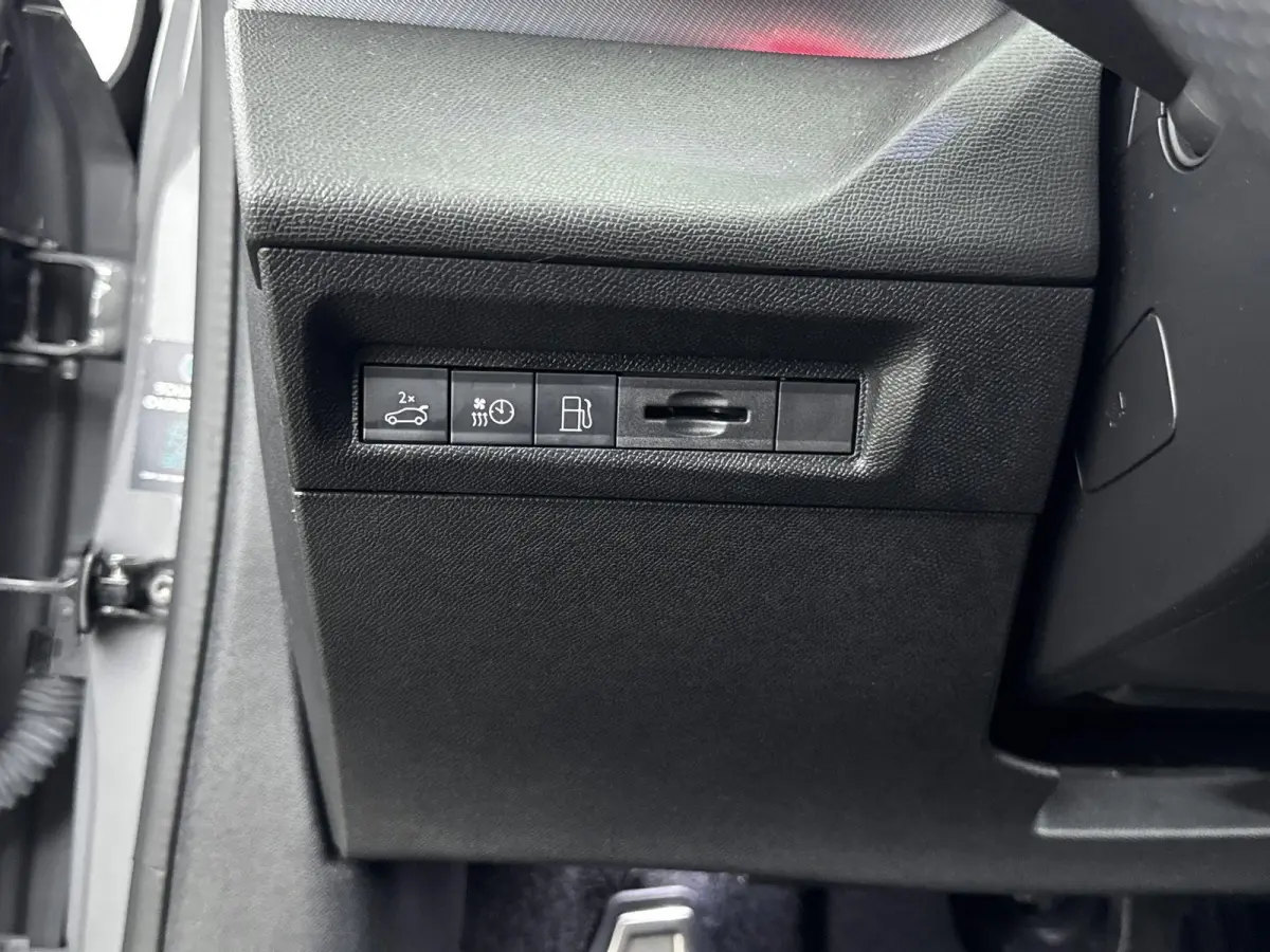 1.6 HYbrid GT 180 EAT8 | AGR Comfortstoelen | Handsfree achterklep | Stuurverwarming | Matrix LED