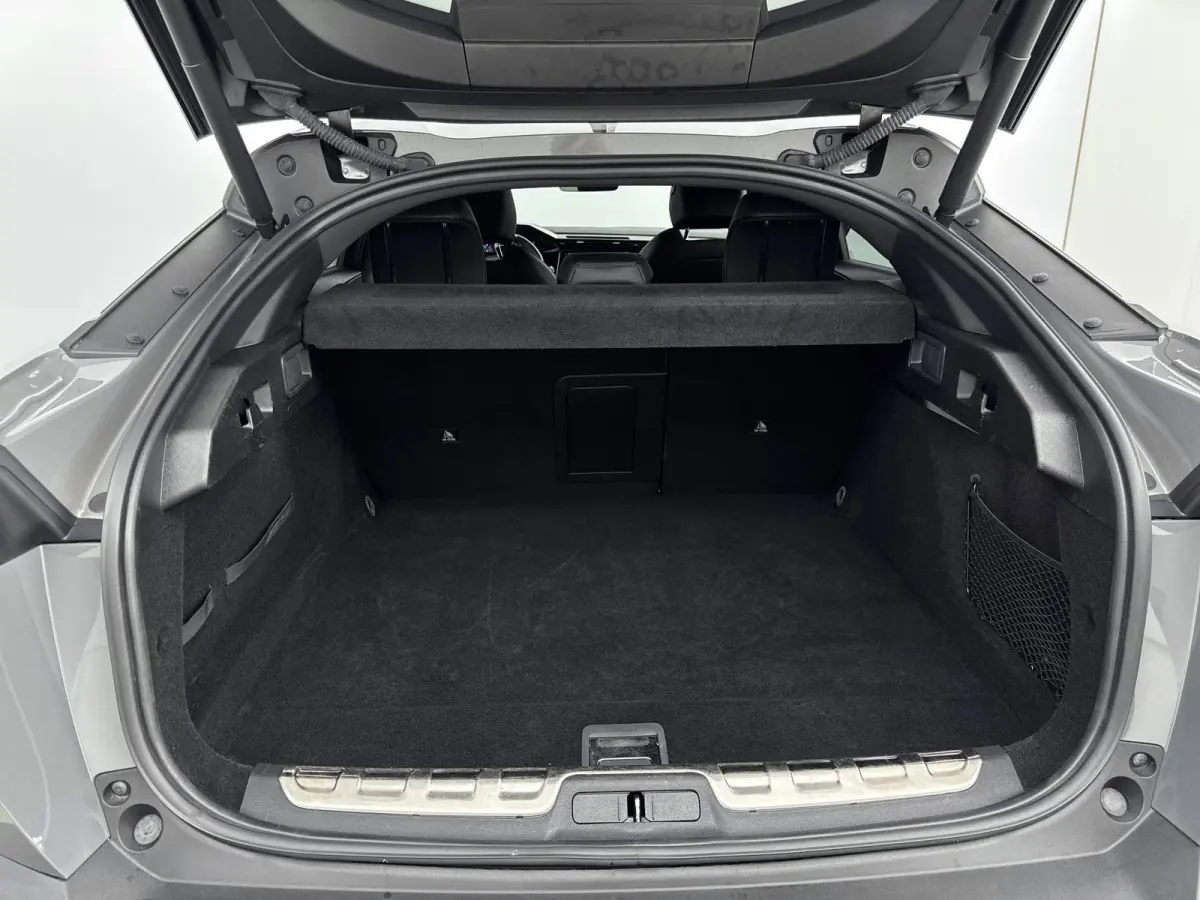 1.6 HYbrid GT 180 EAT8 | AGR Comfortstoelen | Handsfree achterklep | Stuurverwarming | Matrix LED