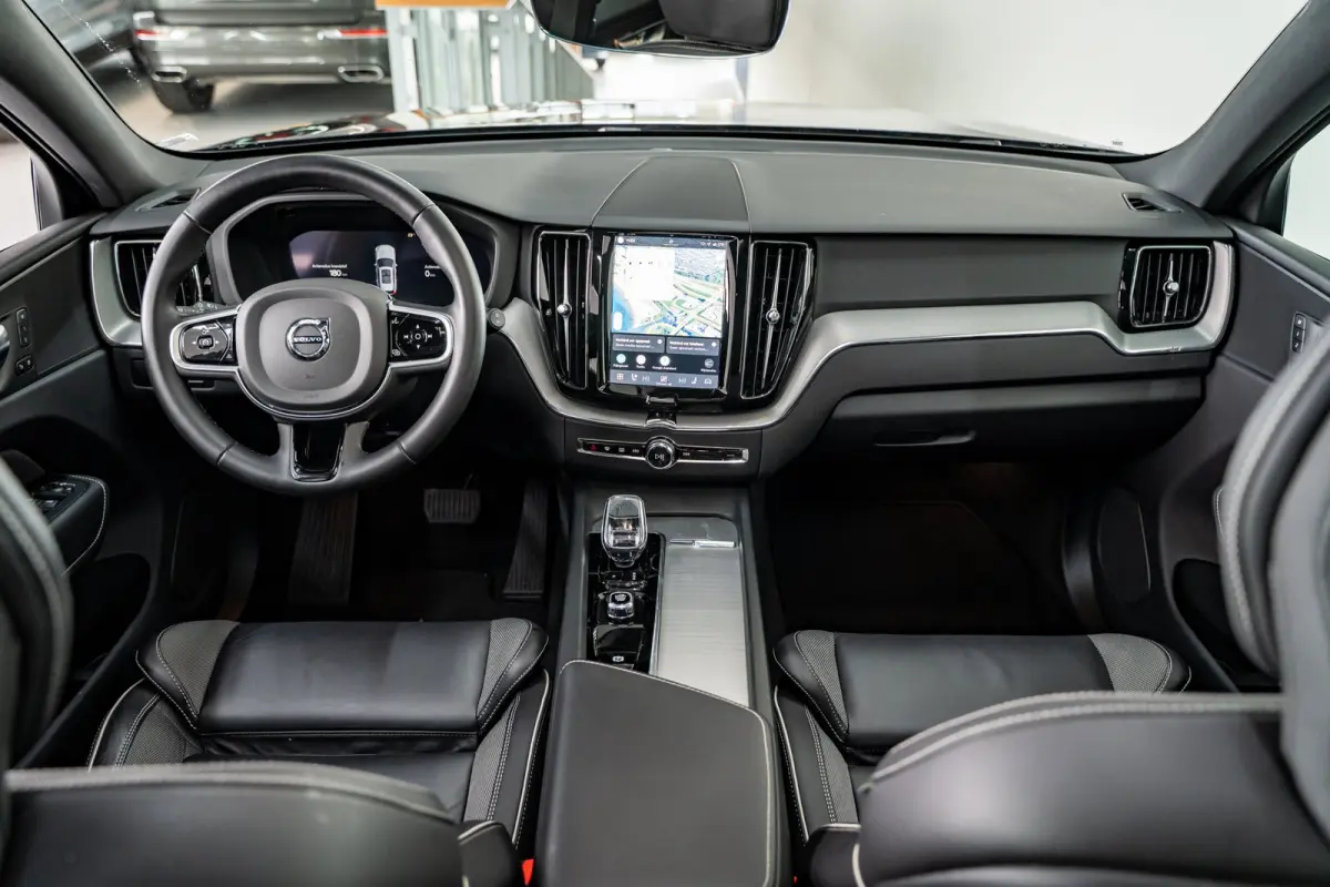 T6 350PK AWD Plus Black Edition | 21 inch | Contourstoelen | Harman Kardon | Nappa