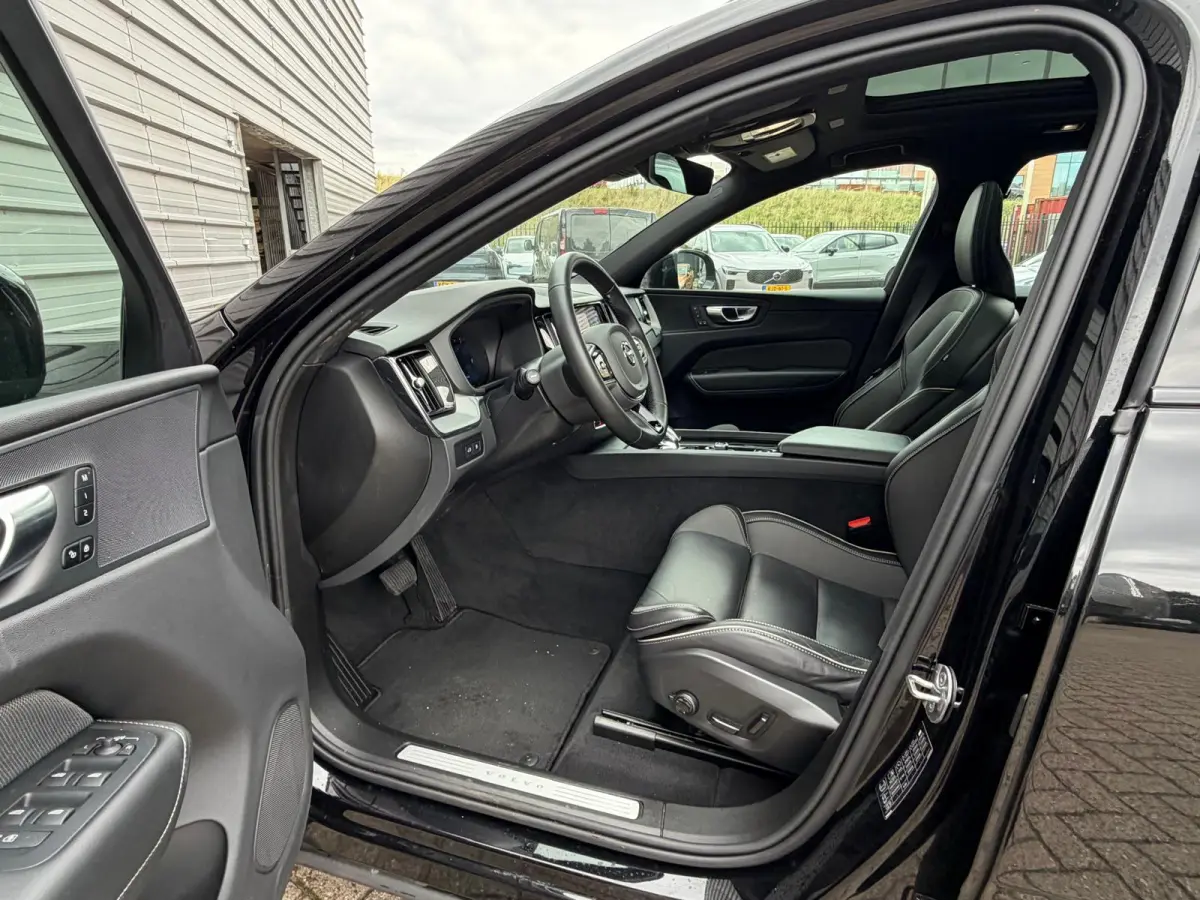 T6 350PK AWD Plus Black Edition | 21 inch | Contourstoelen | Harman Kardon | Nappa