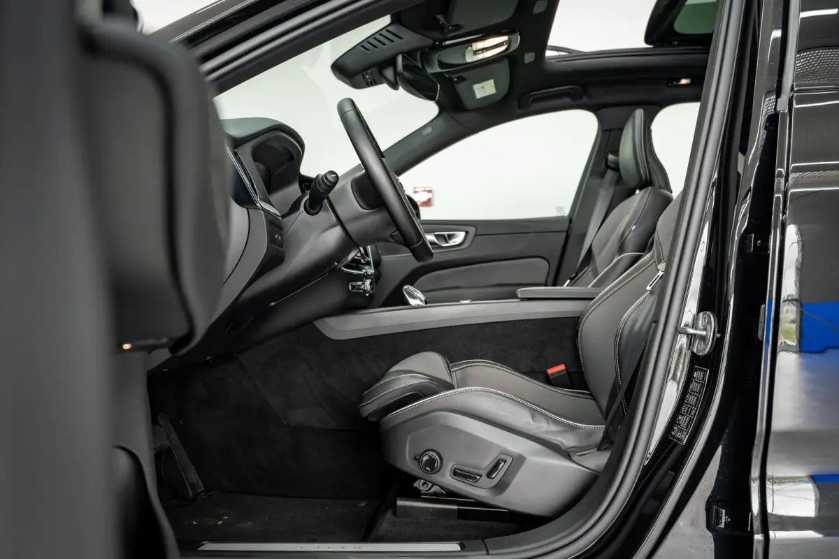 T6 350PK AWD Plus Black Edition | 21 inch | Contourstoelen | Harman Kardon | Nappa