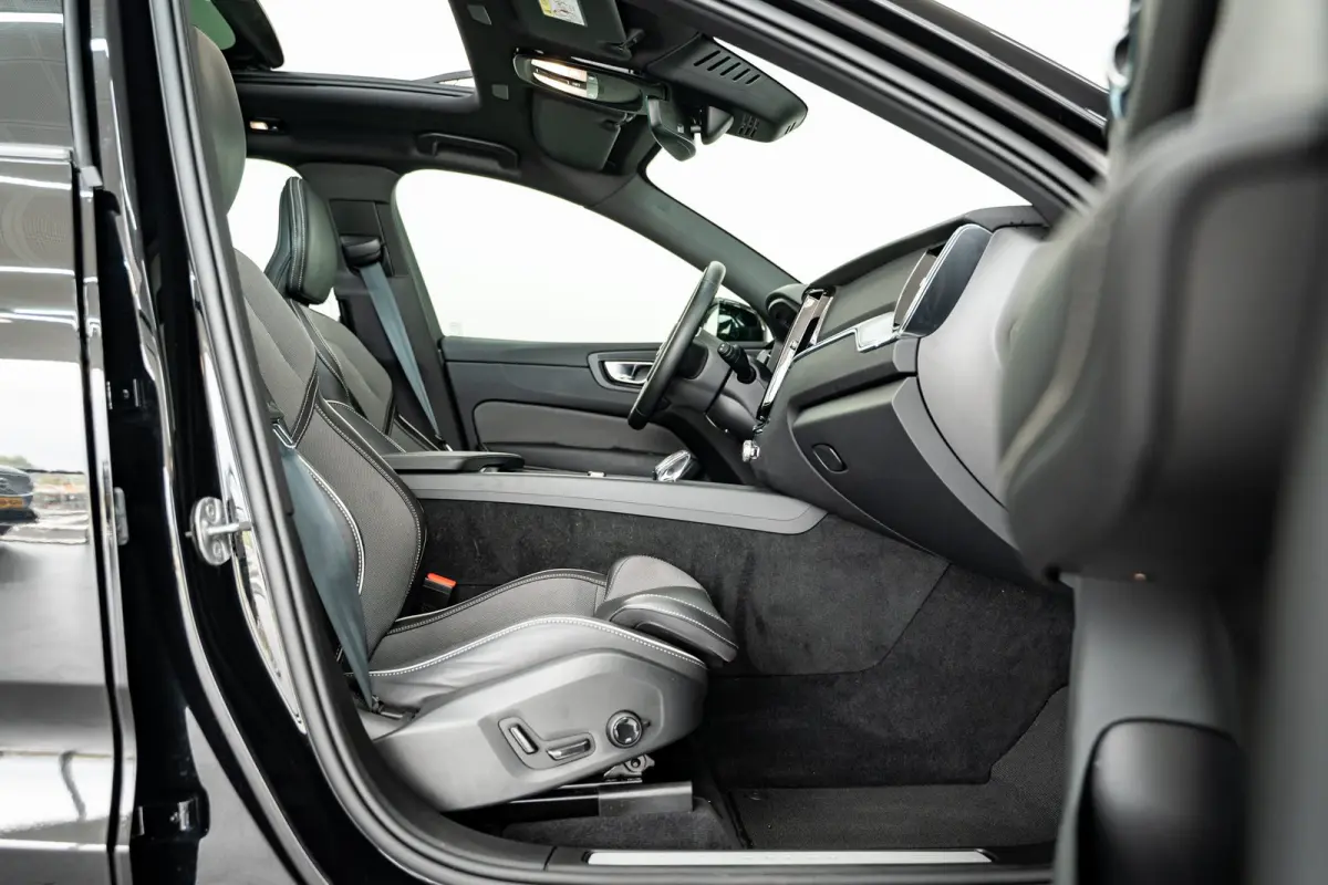 T6 350PK AWD Plus Black Edition | 21 inch | Contourstoelen | Harman Kardon | Nappa