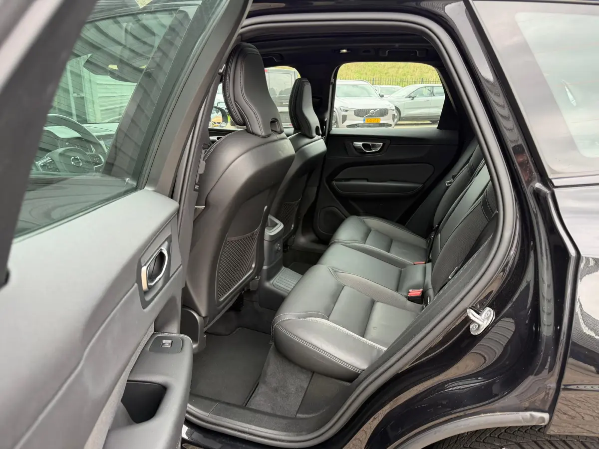 T6 350PK AWD Plus Black Edition | 21 inch | Contourstoelen | Harman Kardon | Nappa