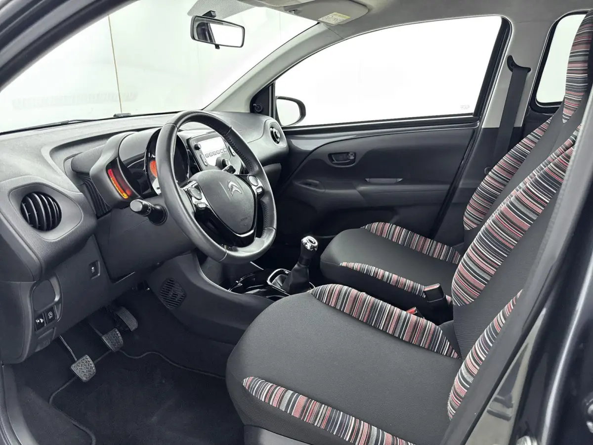 1.0 VTi Feel | Extra getinte ramen achter | Airco | Bluetooth | NL. auto |