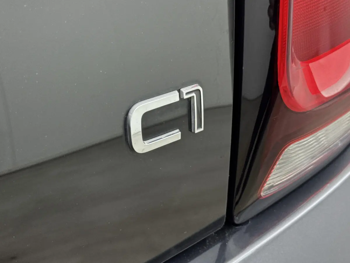 1.0 VTi Feel | Extra getinte ramen achter | Airco | Bluetooth | NL. auto |