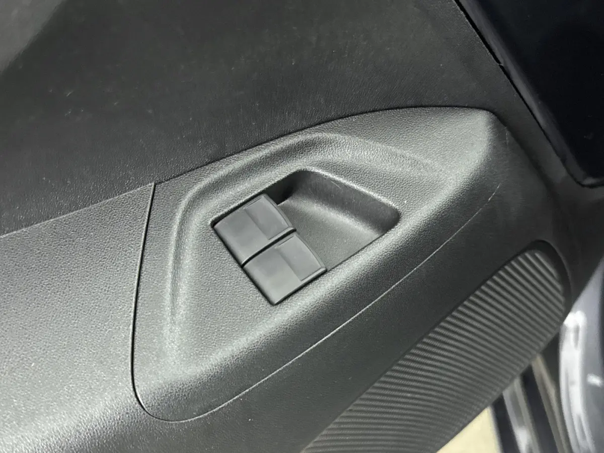 1.0 VTi Feel | Extra getinte ramen achter | Airco | Bluetooth | NL. auto |