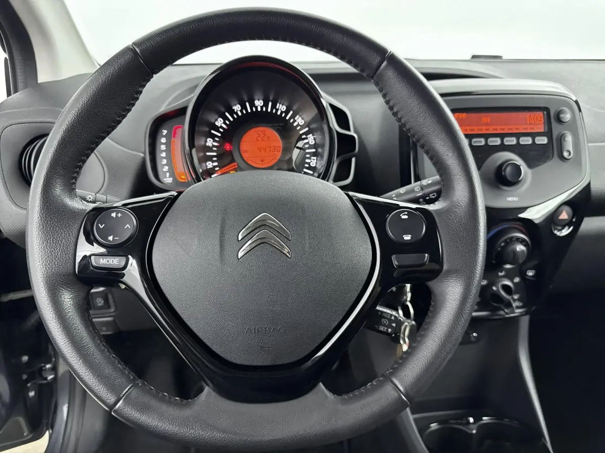 1.0 VTi Feel | Extra getinte ramen achter | Airco | Bluetooth | NL. auto |