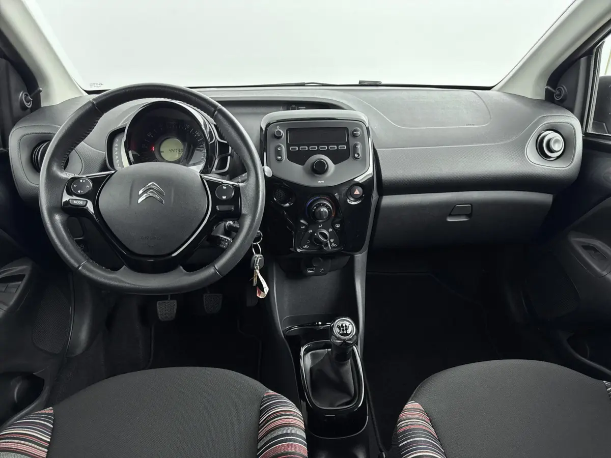 1.0 VTi Feel | Extra getinte ramen achter | Airco | Bluetooth | NL. auto |