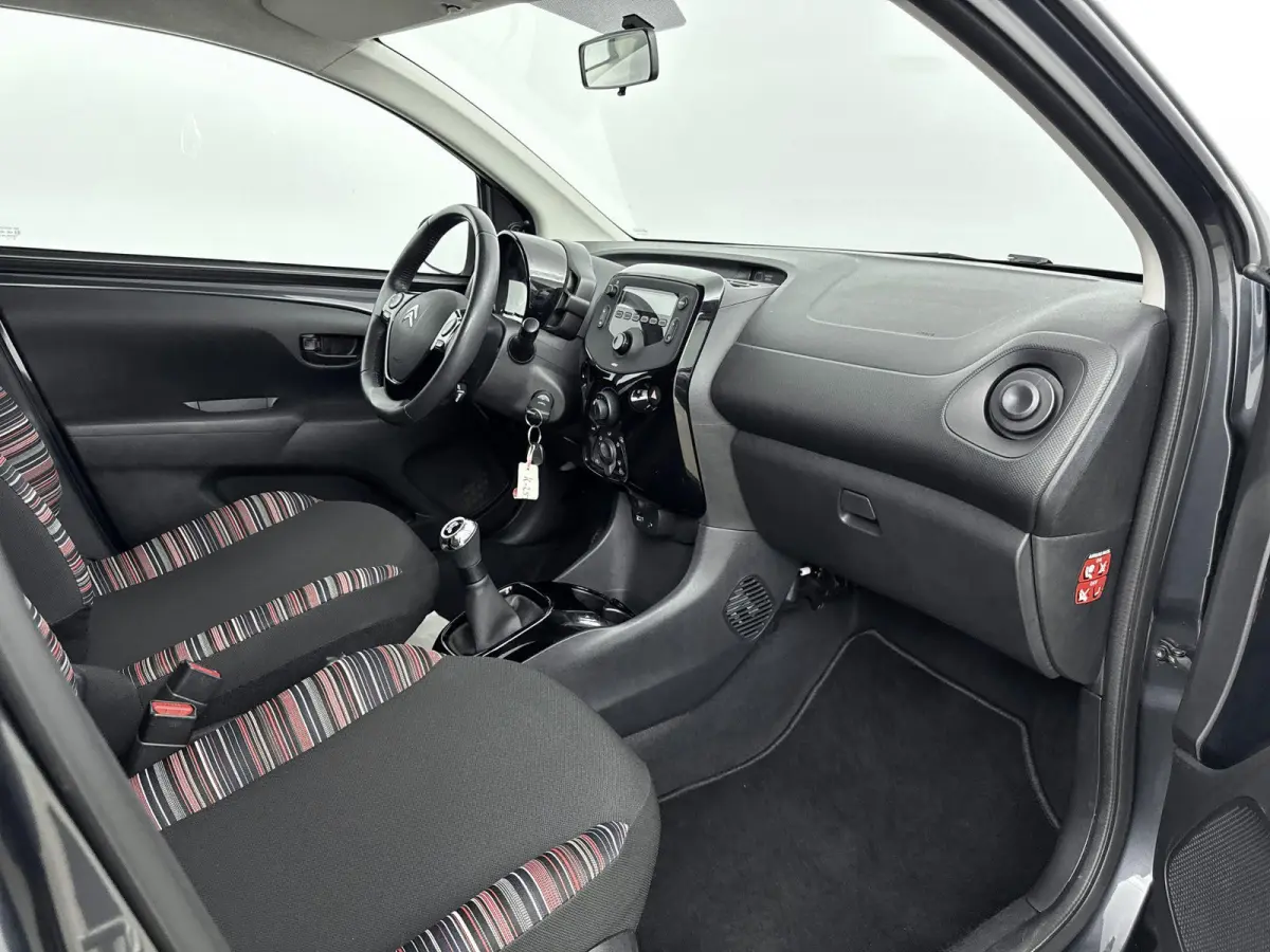 1.0 VTi Feel | Extra getinte ramen achter | Airco | Bluetooth | NL. auto |