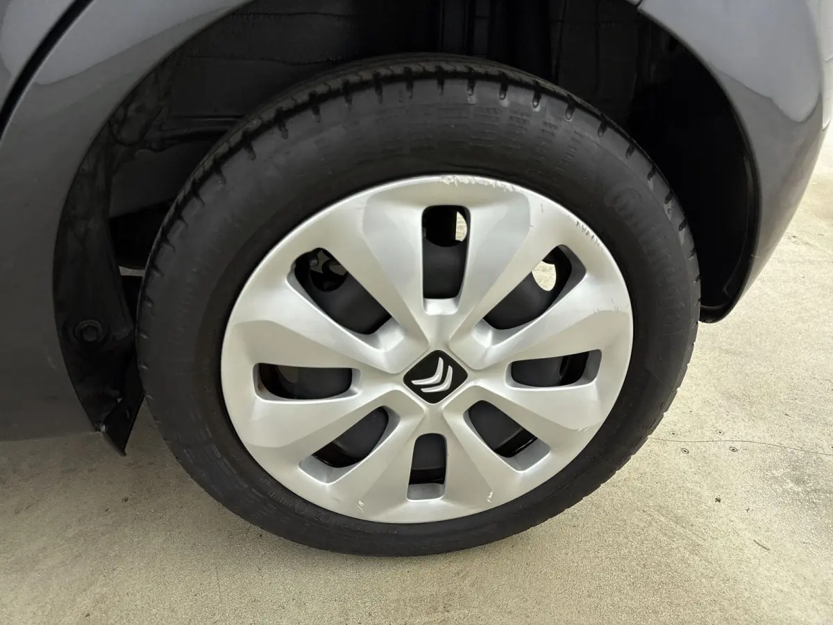 1.0 VTi Feel | Extra getinte ramen achter | Airco | Bluetooth | NL. auto |