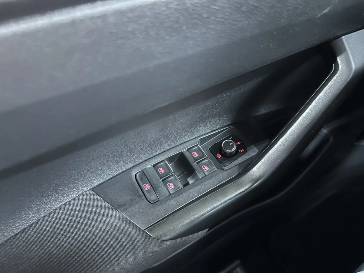 2.0 TSI GTI 200pk | BeatsAudio | Stoelverwarming | Groot scherm | Apple carplay | PDC voor & achter |
