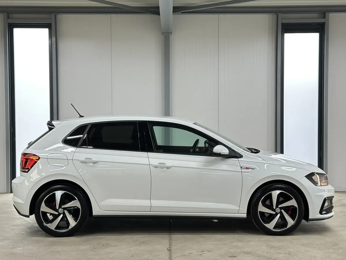 2.0 TSI GTI 200pk | BeatsAudio | Stoelverwarming | Groot scherm | Apple carplay | PDC voor & achter |